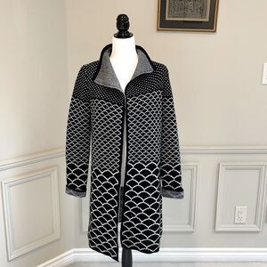 Cocogio Italian Women’s black & white sweater. Size M